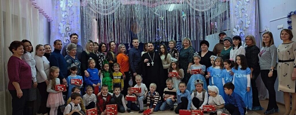 Священник поздравил воспитанников детского сада с Рождеством Христовым