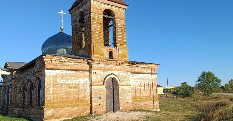 На храм в селе Таволожка установили купол