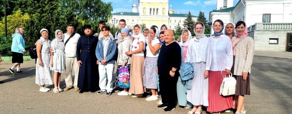 Активисты православного молодежного общества «Ихфис» совершили паломническую поездку