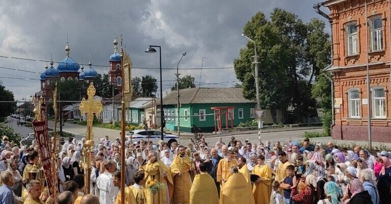 День памяти апостолов Петра и Павла. Общегородской крестный ход